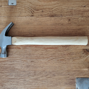 Hamer met gravering