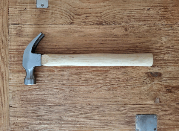 Hamer met gravering